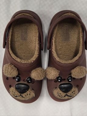 Crocs Lined Fuzzy Brown Bear, Size Youth 11, Jibbitz